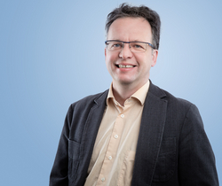 Prof. Dr Claude Hauser