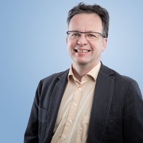 Prof. Dr Claude Hauser